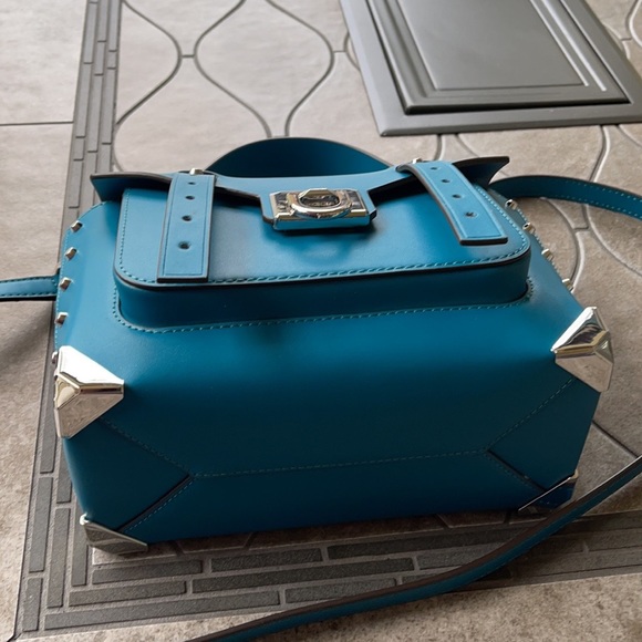 Michael Kors Manhattan Medium School Satchel - Picture 5 of 16